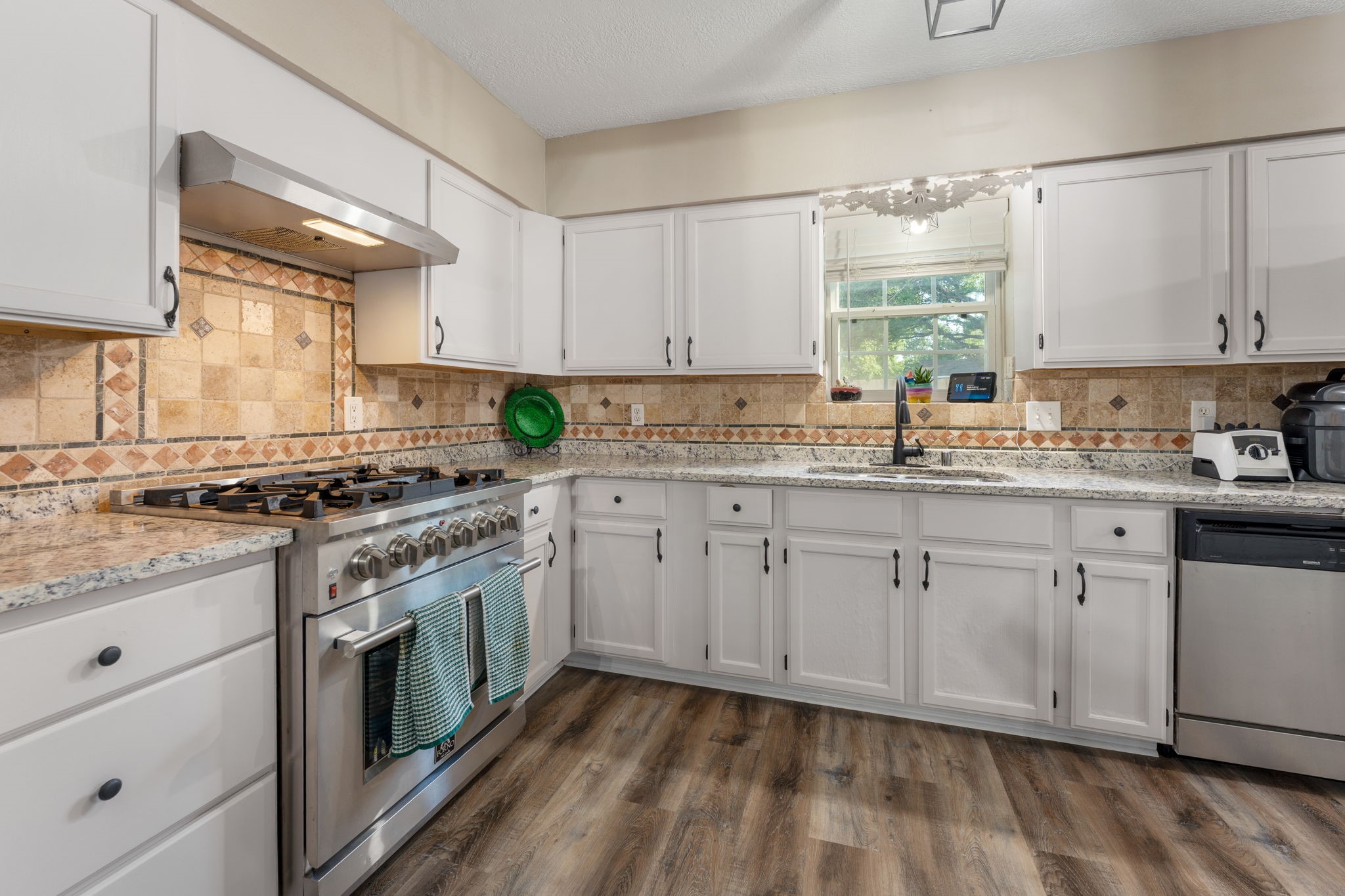 5007 Inverness Drive Baytown, TX 77521 - Photo 9 of 28