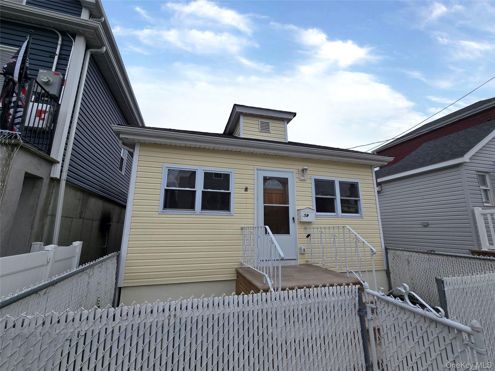 20 West 10th Road Queens, NY 11693 - Photo 2 of 22