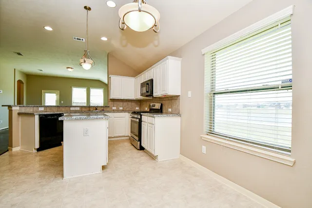 $2,200 | 2023 Manchester Crossing Drive, Fresno, TX 77545