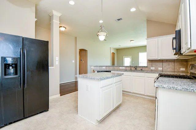 $2,200 | 2023 Manchester Crossing Drive, Fresno, TX 77545