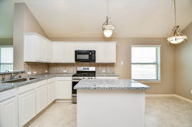 $2,200 | 2023 Manchester Crossing Drive, Fresno, TX 77545