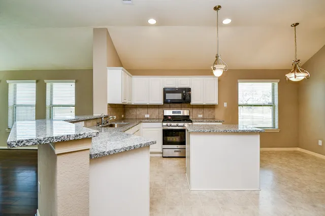 $2,200 | 2023 Manchester Crossing Drive, Fresno, TX 77545