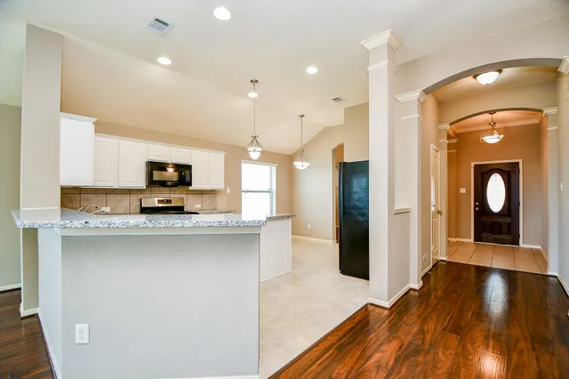 $2,200 | 2023 Manchester Crossing Drive, Fresno, TX 77545