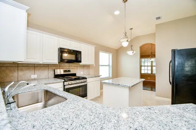 $2,200 | 2023 Manchester Crossing Drive, Fresno, TX 77545