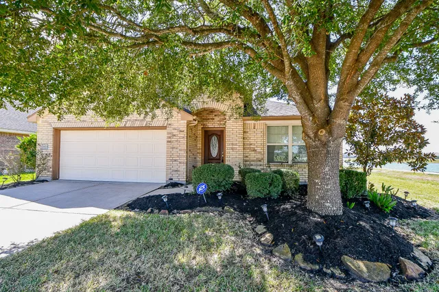 $2,200 | 2023 Manchester Crossing Drive, Fresno, TX 77545