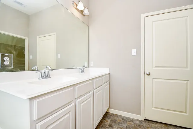 $2,200 | 2023 Manchester Crossing Drive, Fresno, TX 77545