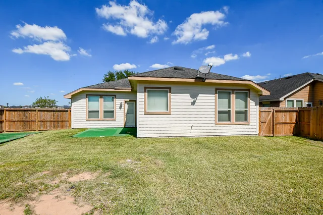 $2,200 | 2023 Manchester Crossing Drive, Fresno, TX 77545