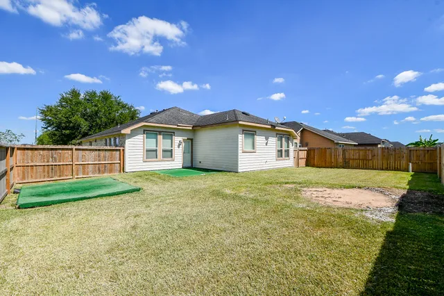 $2,200 | 2023 Manchester Crossing Drive, Fresno, TX 77545