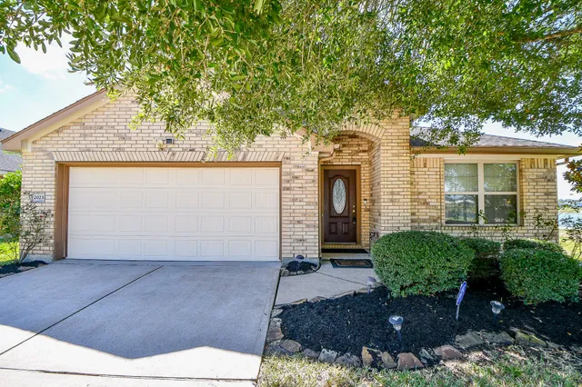 $2,200 | 2023 Manchester Crossing Drive, Fresno, TX 77545