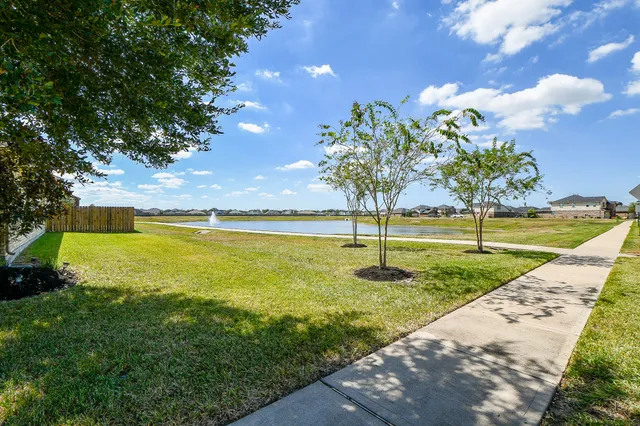 $2,200 | 2023 Manchester Crossing Drive, Fresno, TX 77545