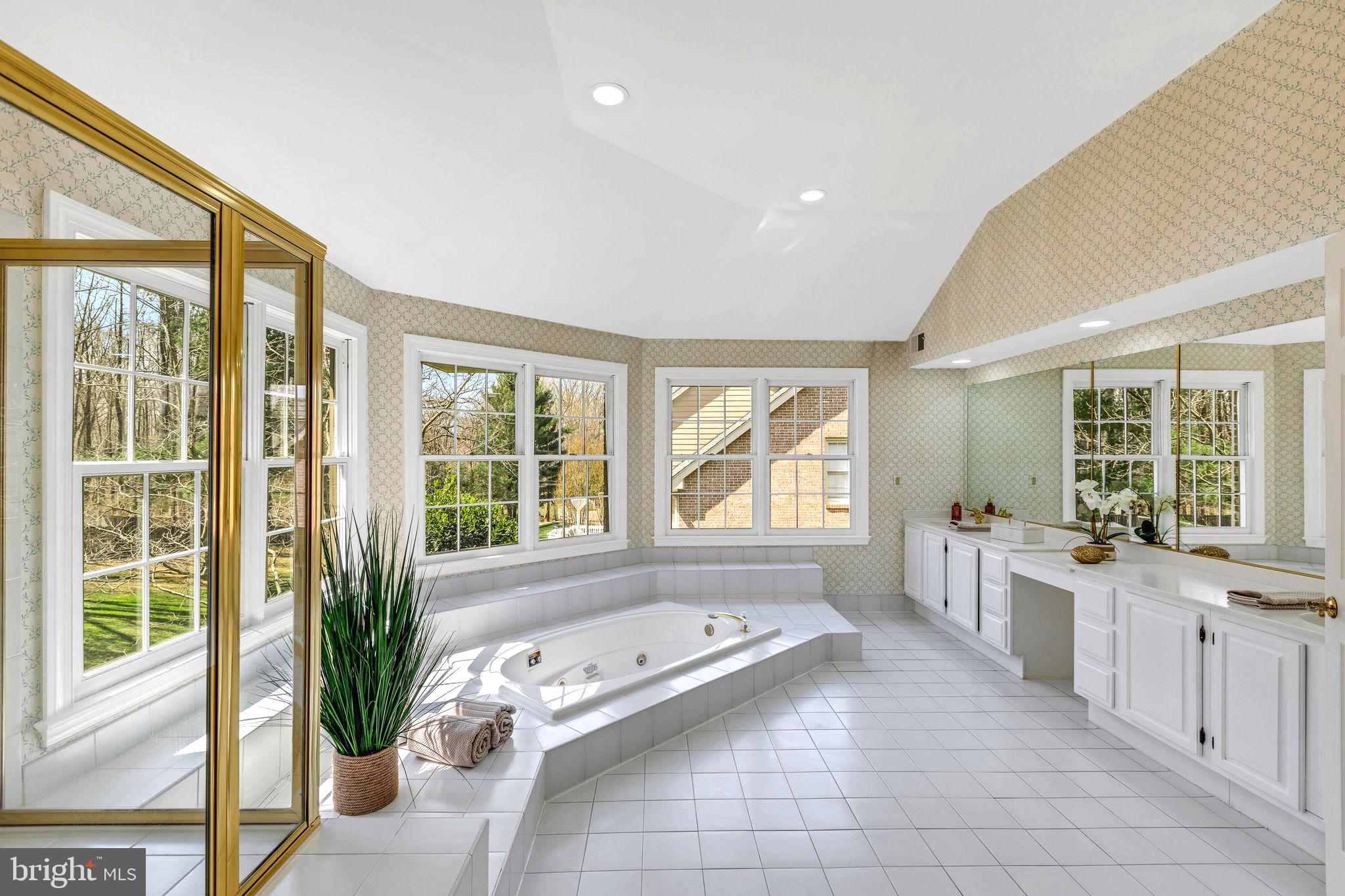9707 Middleton Ridge Road Vienna, VA 22182 - Photo 26 of 60 Primary bath