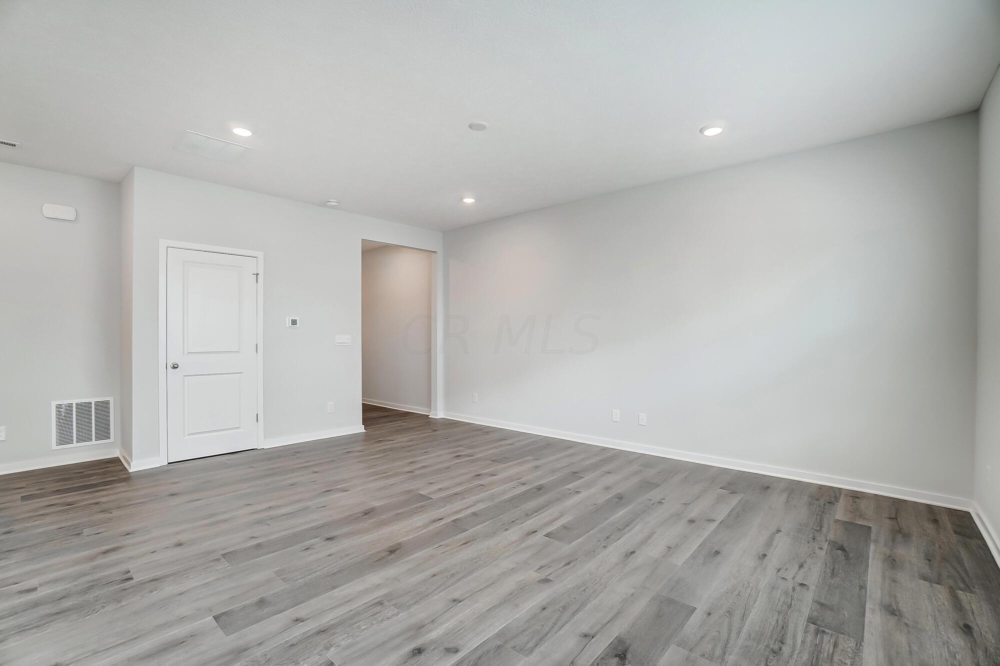 6378 Ripken Street Columbus, OH 43228 - Photo 10 of 51 010