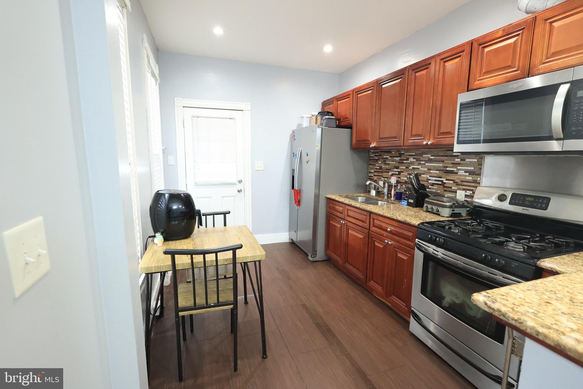 1011 Spring Street Reading, PA 19604 - Photo 8 of 44