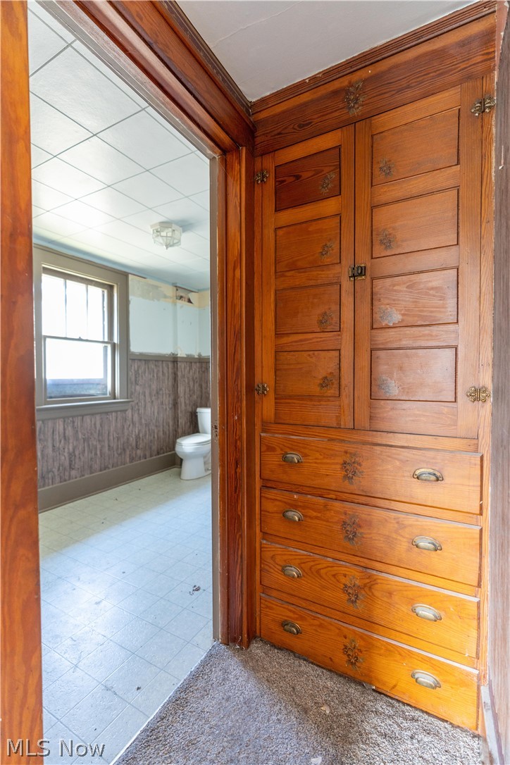 1979 Liberty Road Stow, OH 44224 - Photo 23 of 30 Pretty built-in Linen Closet.