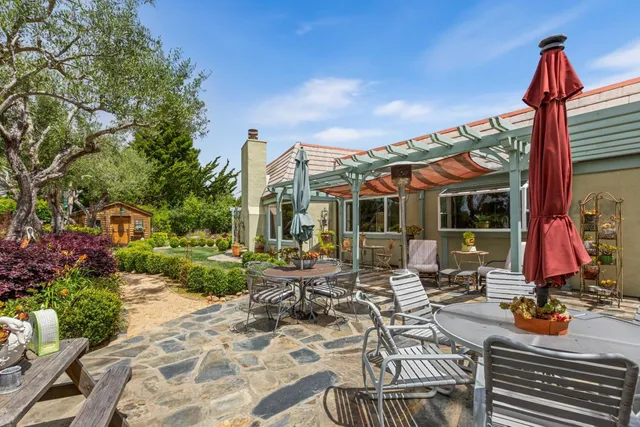a view of outdoor space yard deck and patio