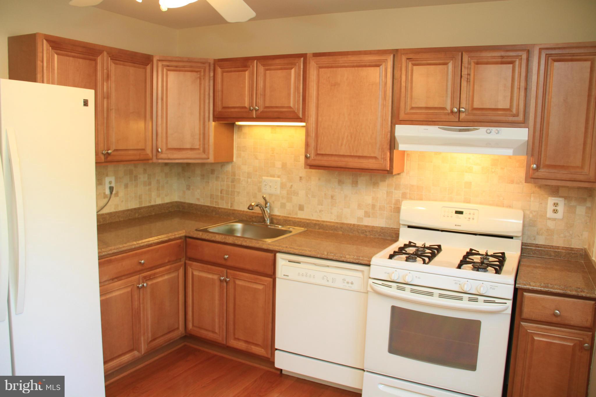2417 Alsop Court Reston, VA 20191 - Photo 2 of 25 Kitchen