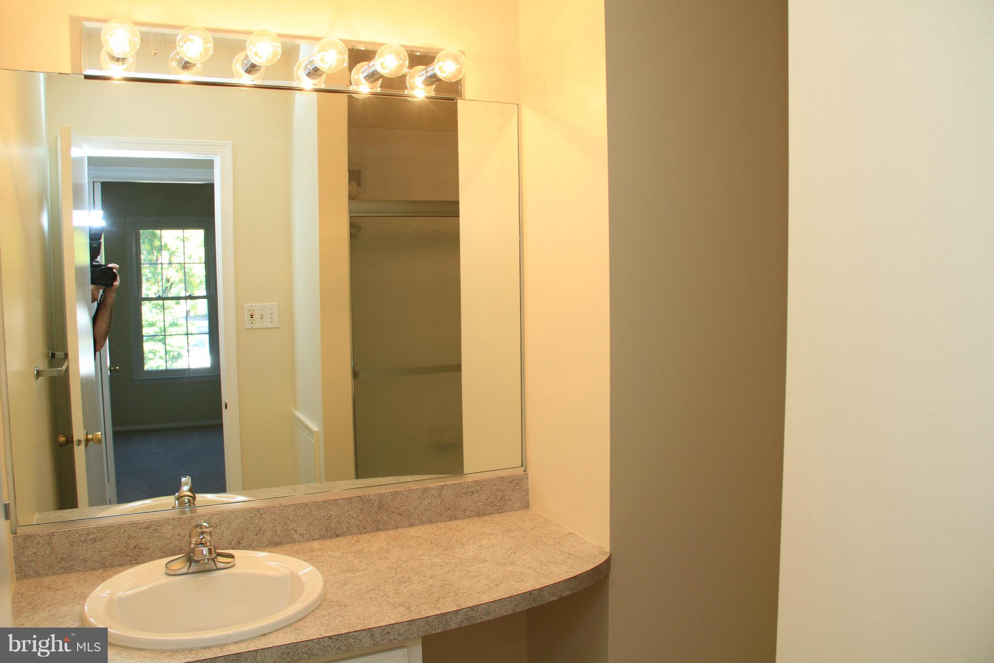 2417 Alsop Court Reston, VA 20191 - Photo 22 of 25 Hall Bath