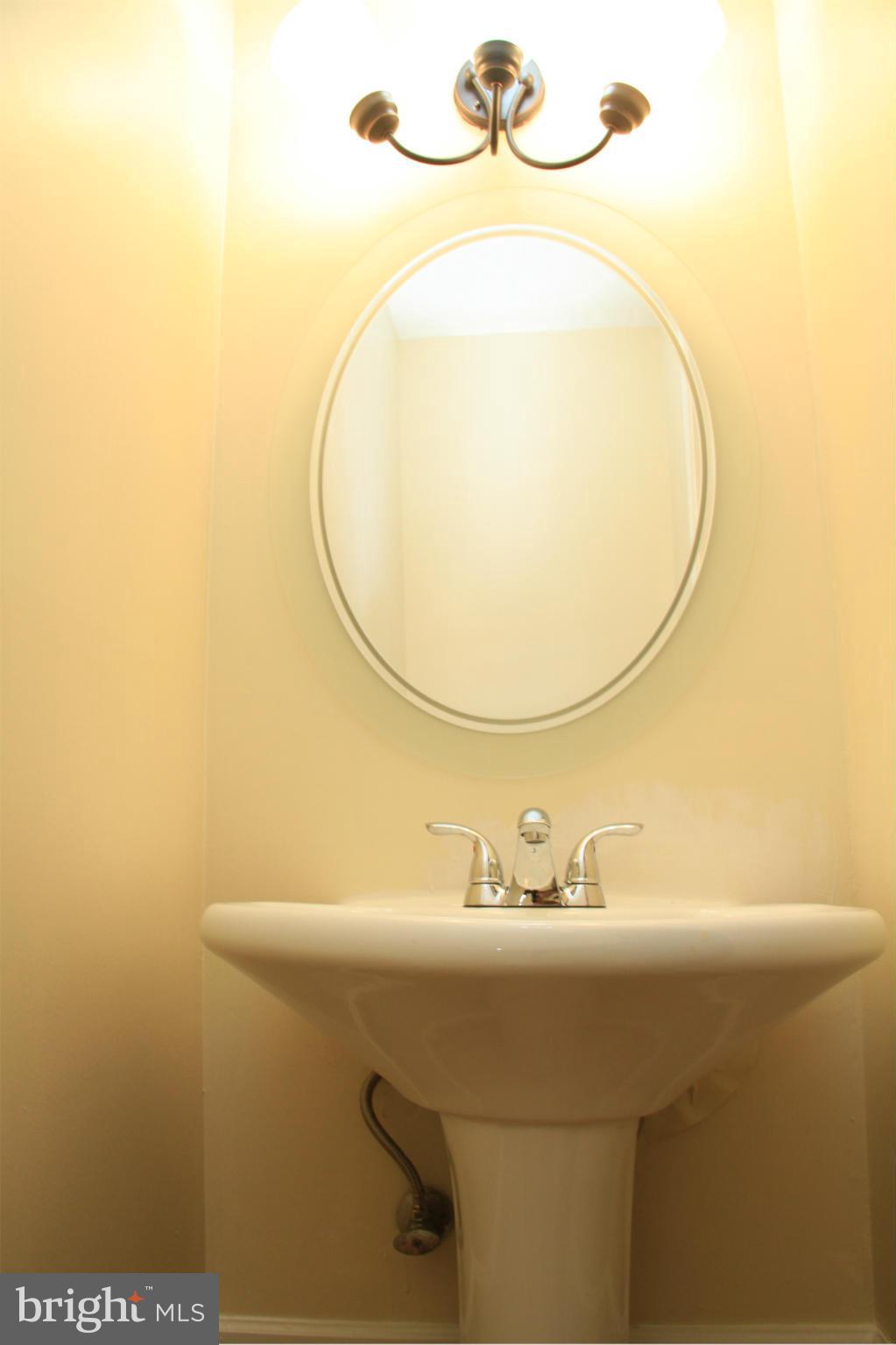 2417 Alsop Court Reston, VA 20191 - Photo 4 of 25 Powder Room