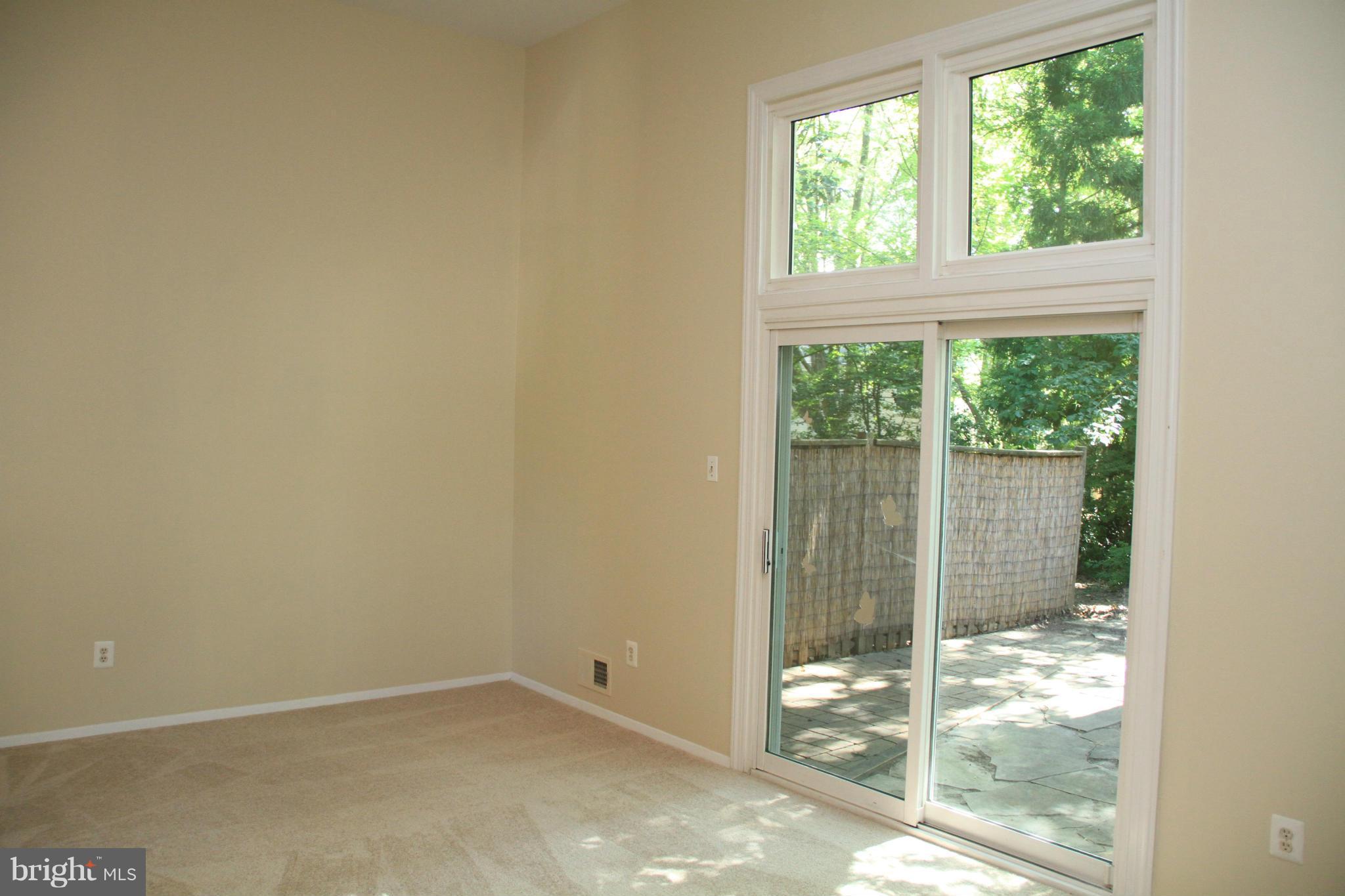 2417 Alsop Court Reston, VA 20191 - Photo 6 of 25 Living Room