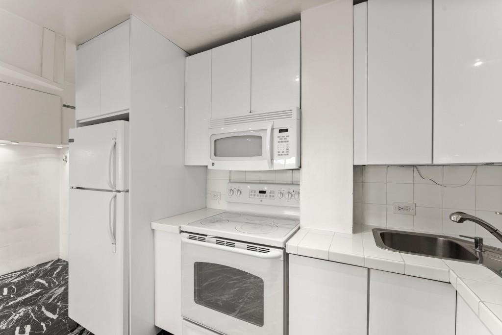 2285 Peachtree Street Northeast, Unit 801 Atlanta, GA 30309 - Photo 9 of 30 a utility room with dryer and washer