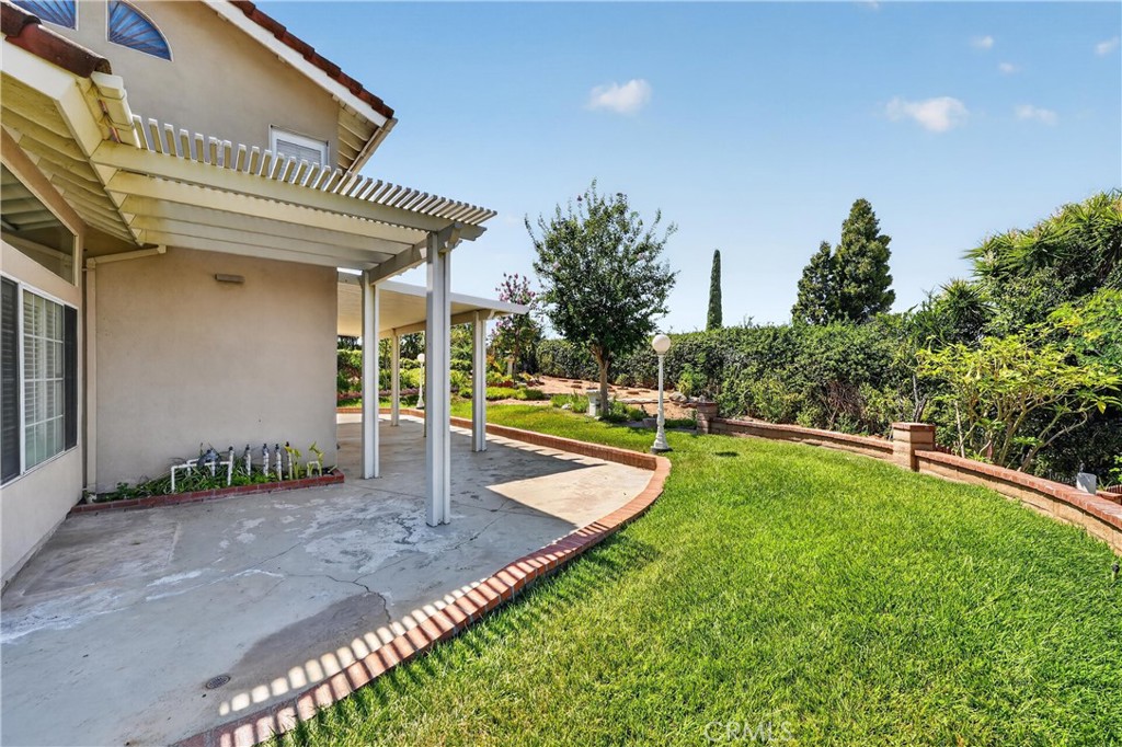 2000 Citrus Wood Lane Riverside, CA 92503 - Photo 47 of 51 Backyard