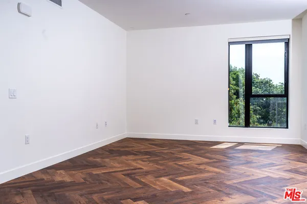 a black and white photo of a picture