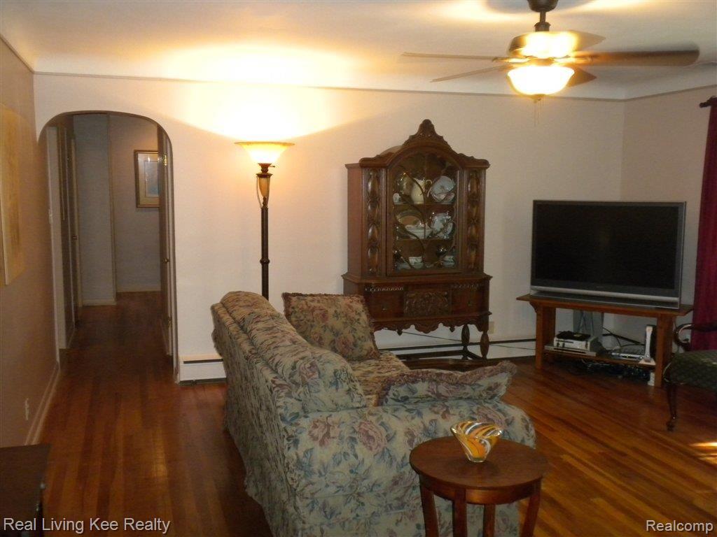 56 Texas Avenue Rochester, MI 48309 - Photo 6 of 24 Living Room (2)