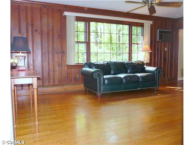 604 Gardiner Road Henrico, VA 23229 - Photo 3 of 9 Den/Family/Great Room