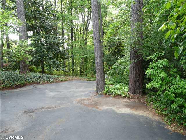 604 Gardiner Road Henrico, VA 23229 - Photo 9 of 9 Parking Lot/Garage - Total privacy at rear