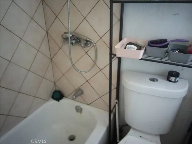 a view of entryway with washer and dryer