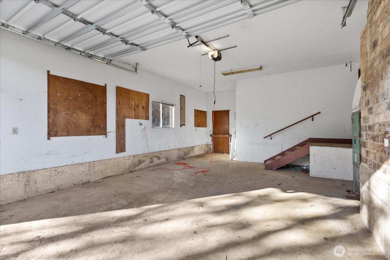 38425 Swede Heaven Road Arlington, WA 98223 - Photo 22 of 36 a view of a hallway with a white walls