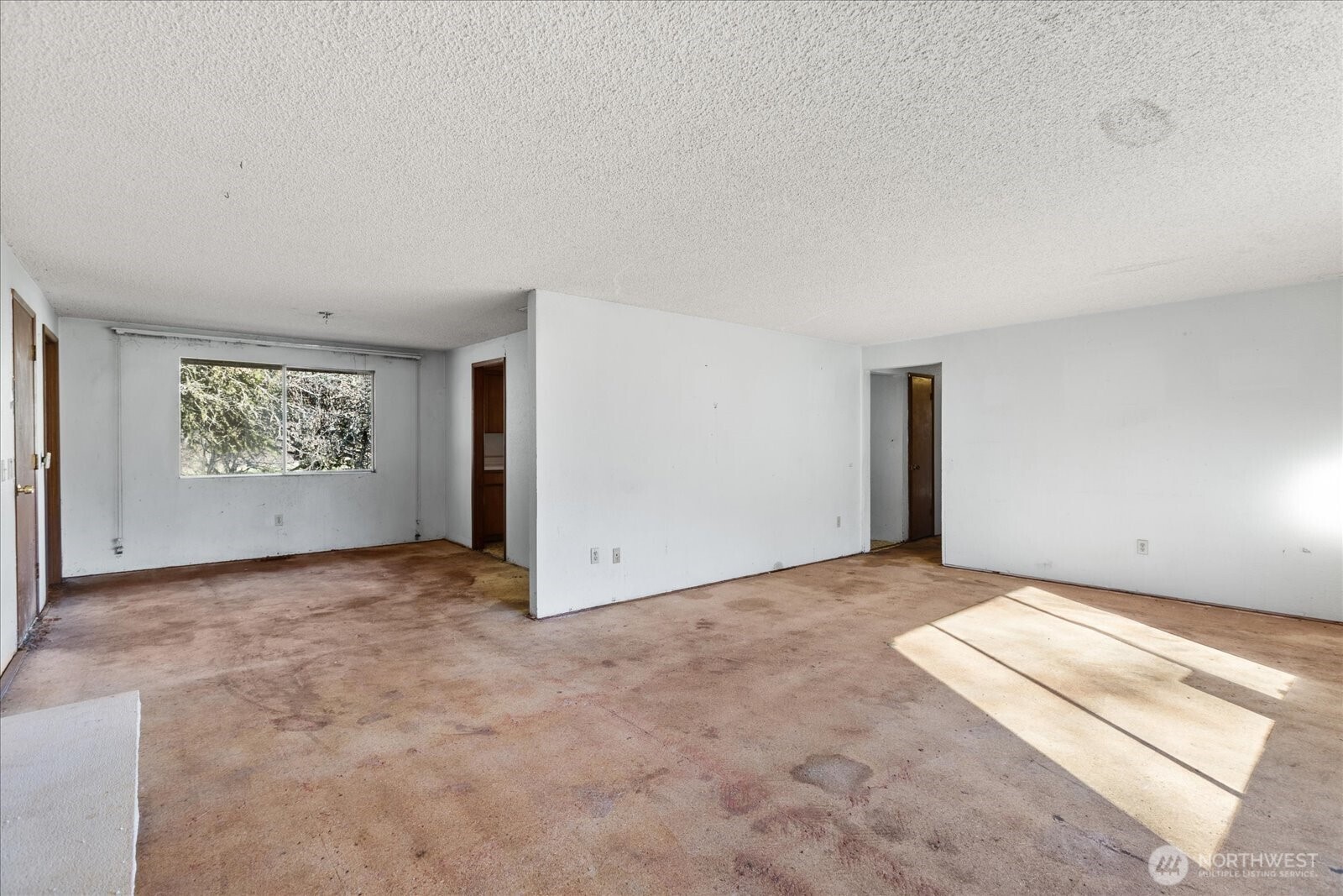 38425 Swede Heaven Road Arlington, WA 98223 - Photo 6 of 36 an empty room with windows
