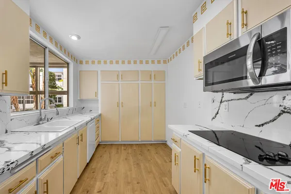 $3,500 | 14144 Dickens Street, Unit 122, Sherman Oaks, CA 91423