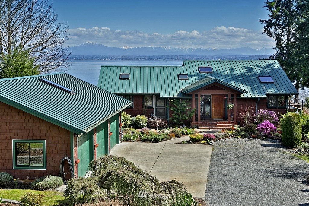 6105 Bob Galbreath Road Clinton, WA 98236 - Photo 1 of 25 Gallery Image 1