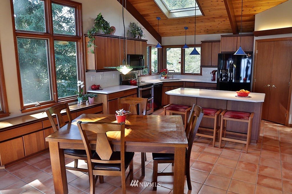6105 Bob Galbreath Road Clinton, WA 98236 - Photo 11 of 25 Gallery Image 11