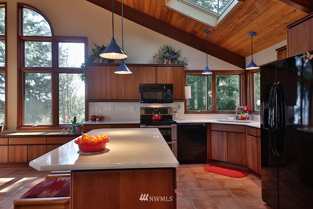 6105 Bob Galbreath Road Clinton, WA 98236 - Photo 12 of 25 Gallery Image 12