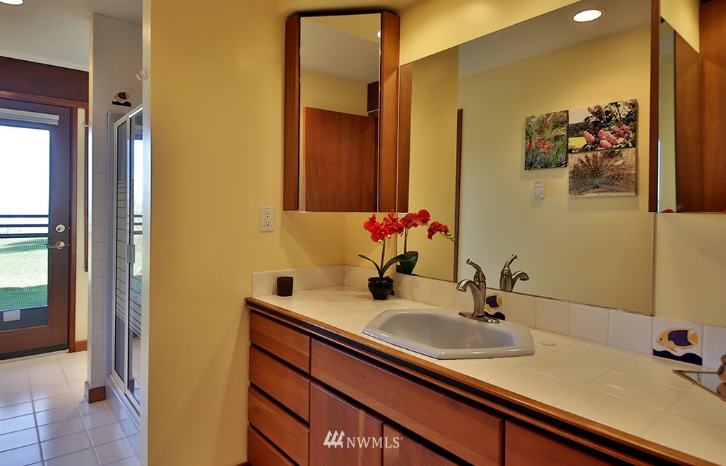 6105 Bob Galbreath Road Clinton, WA 98236 - Photo 20 of 25 Gallery Image 20