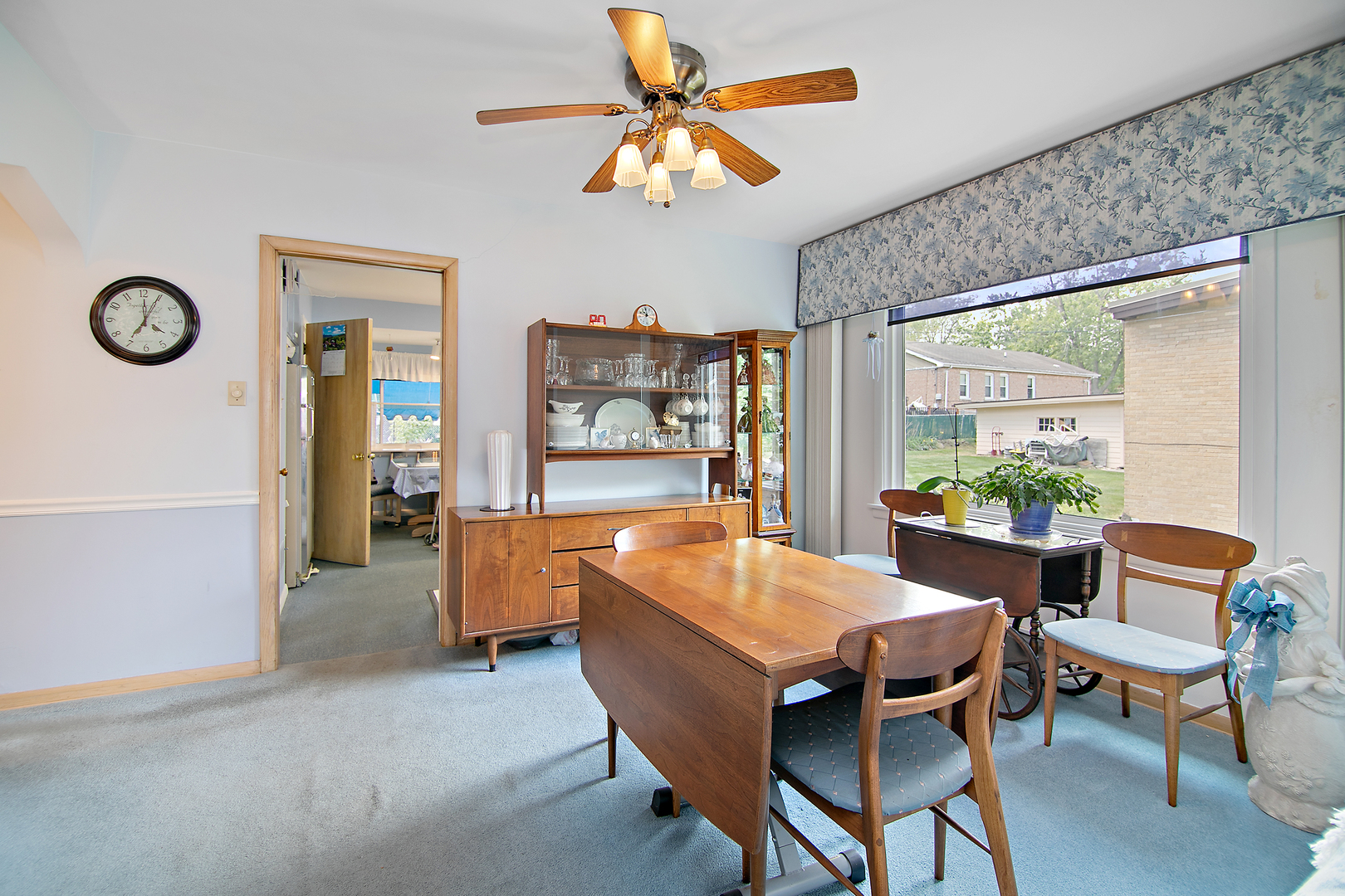 1707 Evergreen Road Homewood, IL 60430 - Photo 8 of 22 a dining room with furniture and window