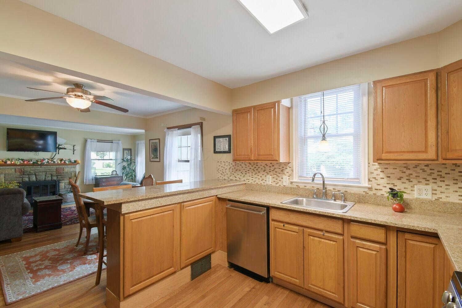 2732 Minerva Lake Road Columbus, OH 43231 - Photo 6 of 29 KITCHEN
