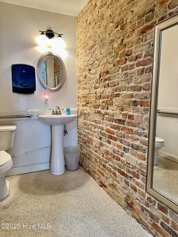 $399,000 | 121 South King Street, Windsor, NC 27983