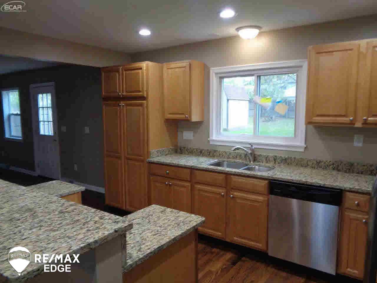 516 Old Bridge Road Grand Blanc, MI 48439 - Photo 5 of 19 21232461-4.JPG