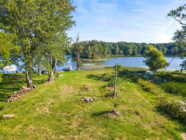 $139,900 | 9094 North Steinbarger Lake Road, Wawaka, IN 46794