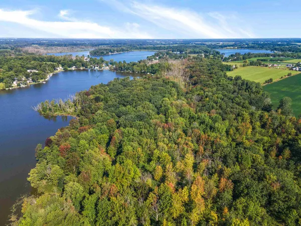 $139,900 | 9094 North Steinbarger Lake Road, Wawaka, IN 46794