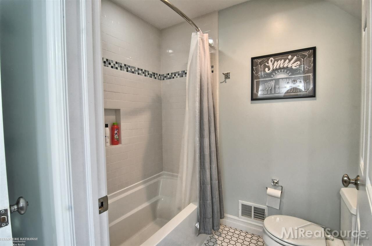 632 7th Street Rochester, MI 48307 - Photo 29 of 36