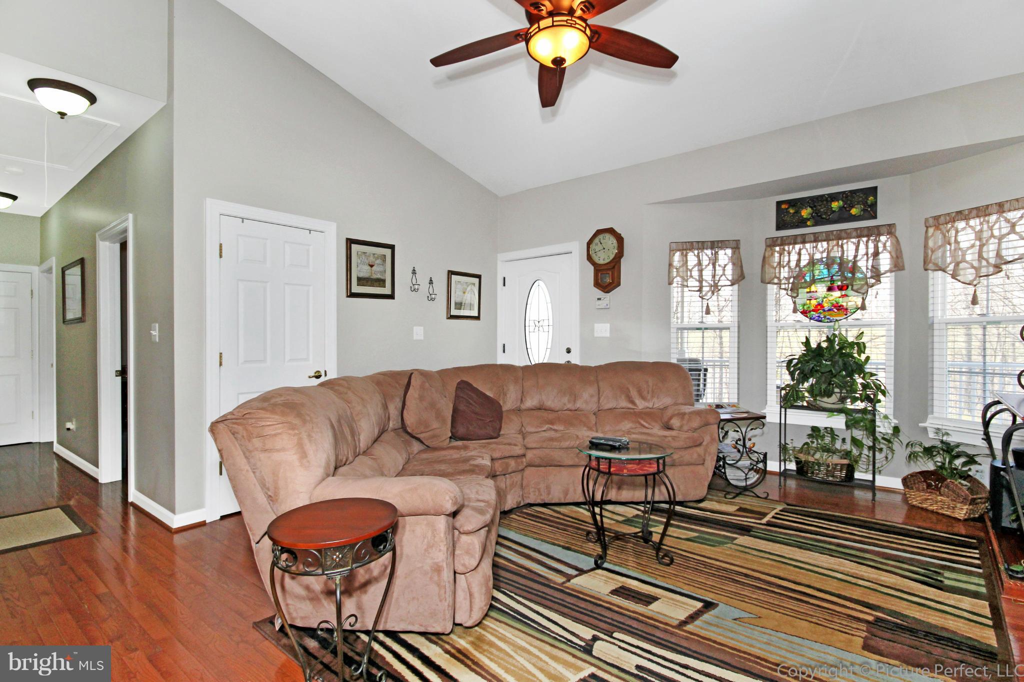 12457 Jesse Smith Road Mount Airy, MD 21771 - Photo 6 of 30 Living Room