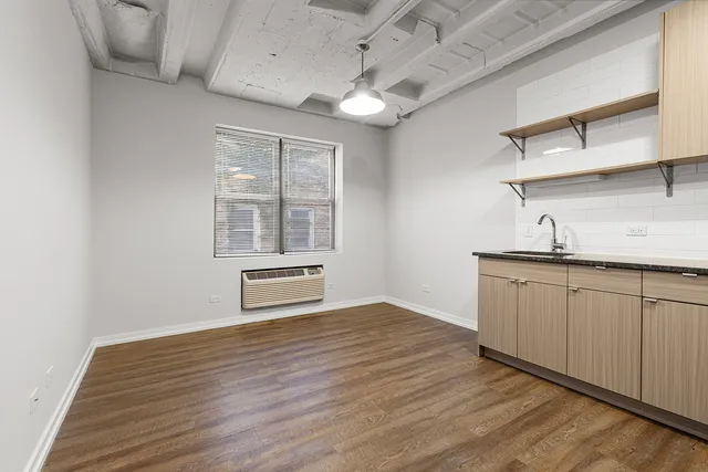 $2,200 | 5718 North Winthrop Avenue, Unit 801, Chicago, IL 60660