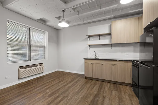 $2,200 | 5718 North Winthrop Avenue, Unit 801, Chicago, IL 60660