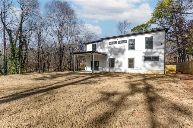 $850,000 | 6465 Yacht Club Road, Flowery Branch, GA 30542