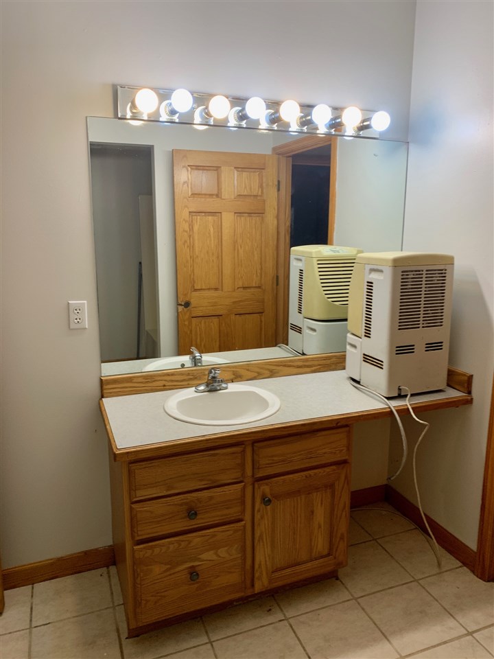 8955 West Lovejoy Road Byron, MI 48418 - Photo 17 of 33 50018896-16.JPG