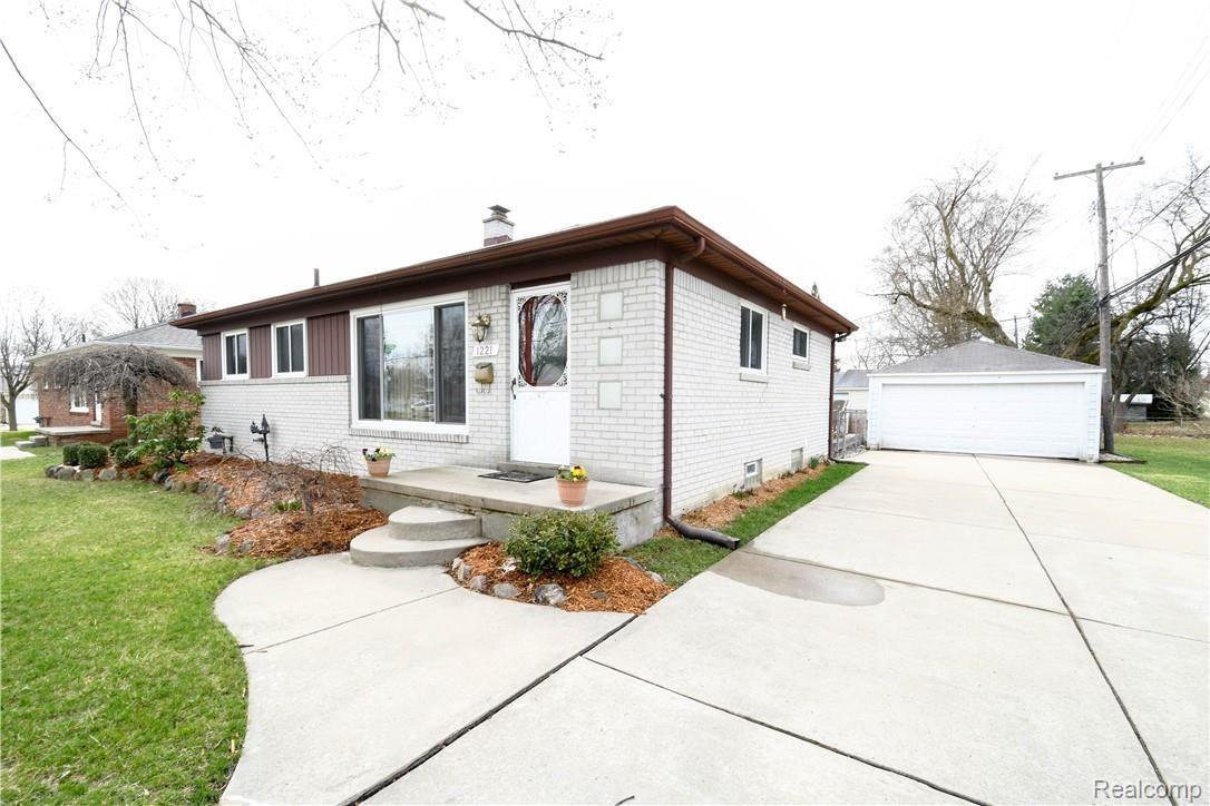 1221 Massoit Road Clawson, MI 48017 - Photo 1 of 20 1221 Massoit-2.jpg